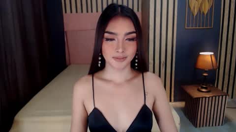 queenemeraldts online show from 02/18/25, 01:54