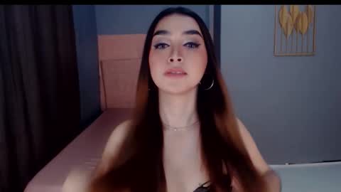 queenemeraldts online show from 11/20/25, 02:23