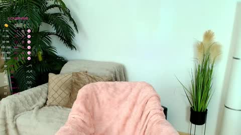 Snapshot of queenevamariaa chatting on 12/06/24, 06:50 Help me to reach 150 K followers online show from 12/06/24, 06:50