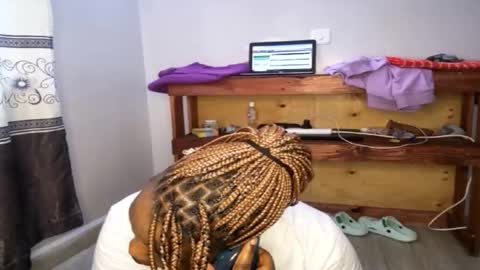 Nina online show from 10/01/25, 07:36