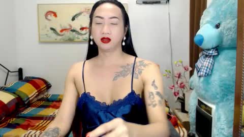 QUEEN online show from 11/19/25, 09:53