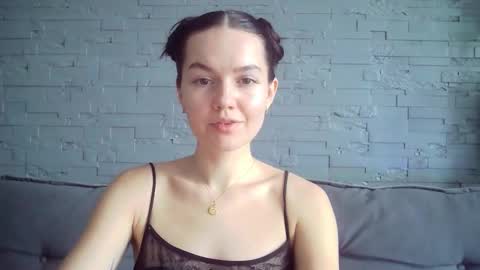 Snapshot of queenofmodels chatting on 11/16/25, 09:26 QueenOfModels online show from 11/16/25, 09:26