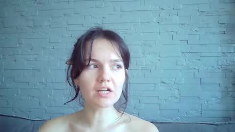 Snapshot of queenofmodels chatting on 11/19/25, 10:26 QueenOfModels online show from 11/19/25, 10:26