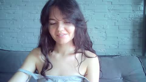 Snapshot of queenofmodels chatting on 11/21/25, 07:07 QueenOfModels online show from 11/21/25, 07:07