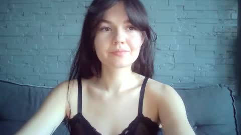 Snapshot of queenofmodels chatting on 11/23/25, 01:11 QueenOfModels online show from 11/23/25, 01:11