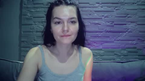 Snapshot of queenofmodels chatting on 01/06/26, 04:05 QueenOfModels online show from 01/06/26, 04:05