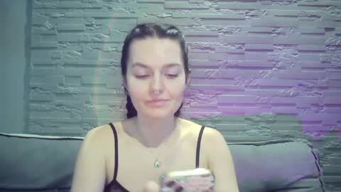 Snapshot of queenofmodels chatting on 01/10/26, 02:08 QueenOfModels online show from 01/10/26, 02:08