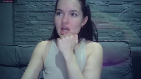 Snapshot of queenofmodels chatting on 02/17/26, 03:19 QueenOfModels online show from 02/17/26, 03:19