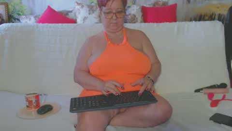 Snapshot of queenpammy chatting on 01/29/25, 12:13 QueenPammy online show from 01/29/25, 12:13