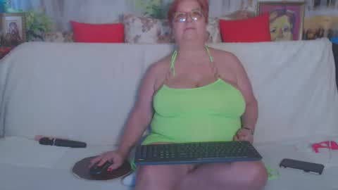 Snapshot of queenpammy chatting on 02/21/25, 09:34 QueenPammy online show from 02/21/25, 09:34