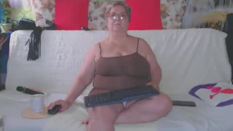 Snapshot of queenpammy chatting on 09/13/25, 06:46 QueenPammy online show from 09/13/25, 06:46