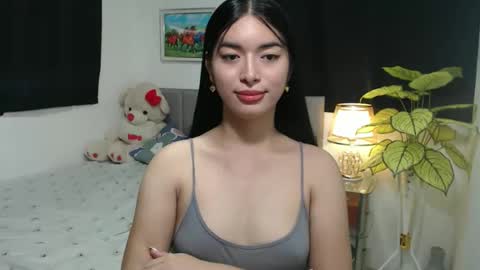 Snapshot of queenpinay69 chatting on 10/13/25, 07:25 QueenPinay69 online show from 10/13/25, 07:25