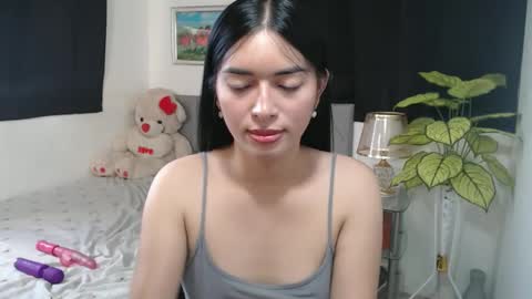 Snapshot of queenpinay69 chatting on 10/14/25, 07:42 QueenPinay69 online show from 10/14/25, 07:42