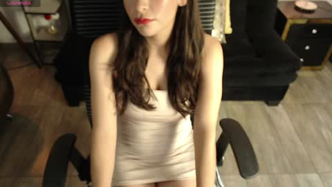 Snapshot of queenpink777 chatting on 01/05/25, 01:26 Rose online show from 01/05/25, 01:26