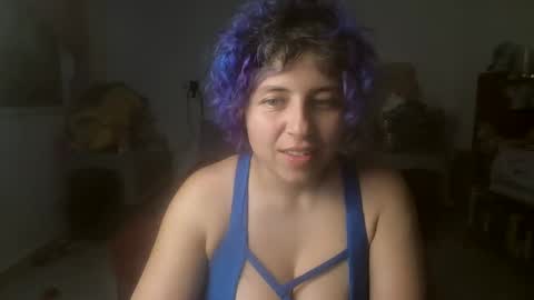 Snapshot of queenrainstar chatting on 11/02/25, 05:43 QueenRainStar online show from 11/02/25, 05:43