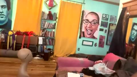 Snapshot of queensquirtntwerk chatting on 02/18/26, 06:15 Queen Hilarity online show from 02/18/26, 06:15