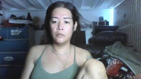 Snapshot of queenstefhanie chatting on 04/18/26, 05:44 stephanie online show from 04/18/26, 05:44