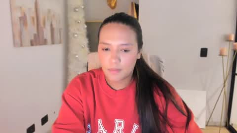 Snapshot of queenv66 chatting on 01/21/25, 04:43 Val - online show from 01/21/25, 04:43