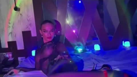 Snapshot of queenvalentinats chatting on 11/16/25, 02:55 ValentinaMoone online show from 11/16/25, 02:55