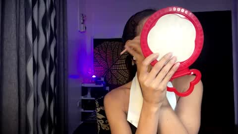 Snapshot of queenvalentinats chatting on 12/22/25, 06:05 ValentinaMoone online show from 12/22/25, 06:05