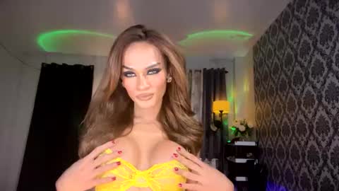 Snapshot of queenvalentinats chatting on 07/02/26, 03:34 ValentinaMoone online show from 07/02/26, 03:34