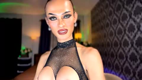 Snapshot of queenvalentinats chatting on 07/04/26, 08:31 ValentinaMoone online show from 07/04/26, 08:31