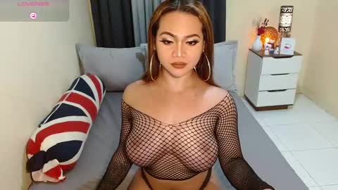 Snapshot of queenversa69 chatting on 12/17/24, 02:33 DANA online show from 12/17/24, 02:33