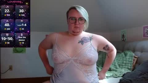Snapshot of queerlyjaz chatting on 05/30/26, 05:32 queerlyjaz online show from 05/30/26, 05:32