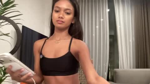 Snapshot of quelc538 chatting on 04/11/26, 01:48 quelc538 online show from 04/11/26, 01:48