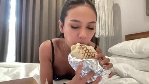 Snapshot of quelc538 chatting on 04/12/26, 02:05 quelc538 online show from 04/12/26, 02:05