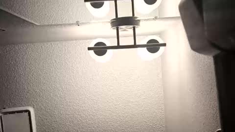 Snapshot of quindre chatting on 11/06/25, 10:16 quindre online show from 11/06/25, 10:16