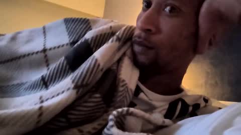 Snapshot of quindre chatting on 11/08/25, 01:22 quindre online show from 11/08/25, 01:22