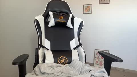 Quinnyelena online show from 11/05/25, 10:59