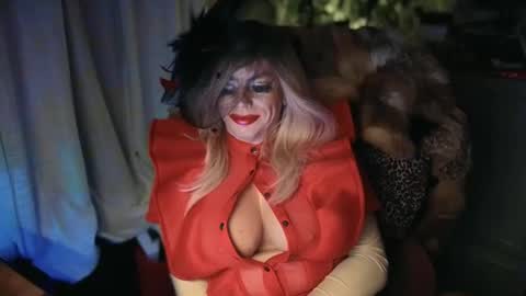 Snapshot of qweenviva chatting on 01/10/25, 03:29 ViVaLuvLicious online show from 01/10/25, 03:29