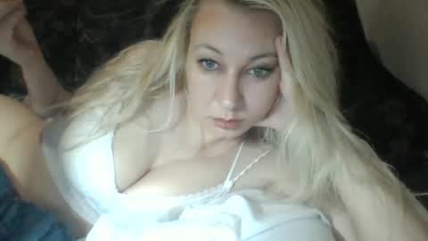 Snapshot of qwertyuio71919 chatting on 06/14/26, 10:34 qwertyui online show from 06/14/26, 10:34