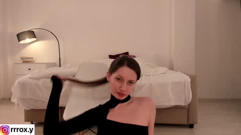 Snapshot of r00xvel chatting on 12/22/24, 06:49 r00xvel online show from 12/22/24, 06:49