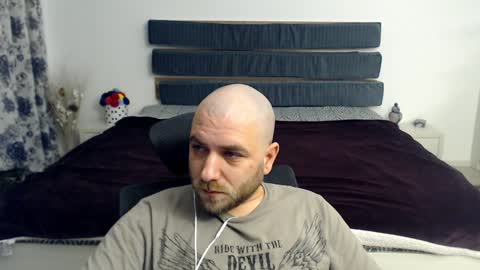 Snapshot of r0bila chatting on 01/25/25, 11:43 R0bila online show from 01/25/25, 11:43