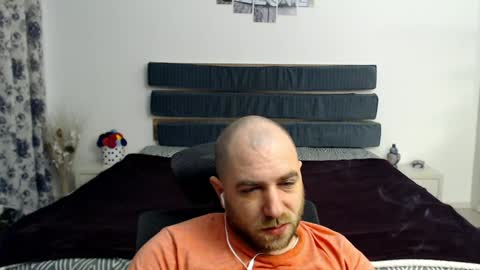 Snapshot of r0bila chatting on 01/28/25, 11:39 R0bila online show from 01/28/25, 11:39