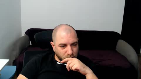 Snapshot of r0bila chatting on 10/17/25, 07:05 R0bila online show from 10/17/25, 07:05