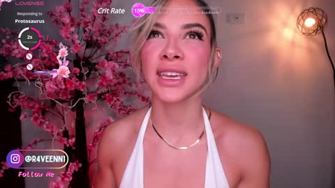 Snapshot of r4veenn chatting on 12/20/24, 03:58 RACHEL BLAKE online show from 12/20/24, 03:58