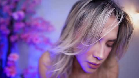 Snapshot of r4veenn chatting on 01/11/25, 04:59 RACHEL BLAKE online show from 01/11/25, 04:59