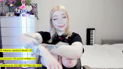 Snapshot of raaaaaaawr chatting on 02/21/26, 02:01 - online show from 02/21/26, 02:01