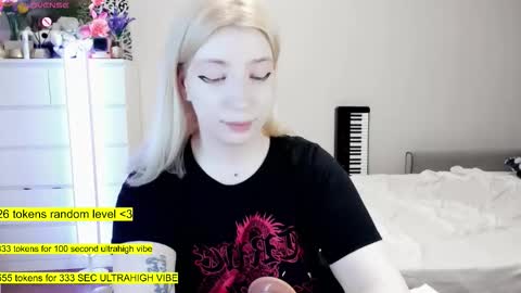 Snapshot of raaaaaaawr chatting on 03/21/26, 06:33 - online show from 03/21/26, 06:33