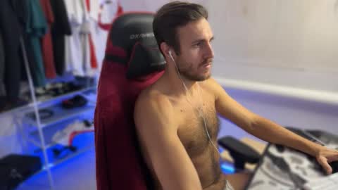 Snapshot of raamos chatting on 10/14/25, 05:36 Nikita online show from 10/14/25, 05:36