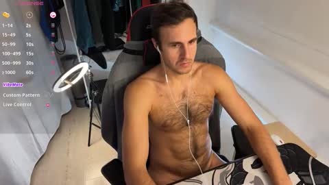 Snapshot of raamos chatting on 10/17/25, 09:28 Nikita online show from 10/17/25, 09:28