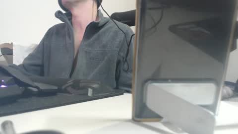 Snapshot of raccon68 chatting on 01/06/25, 11:09 Raccoon68 online show from 01/06/25, 11:09