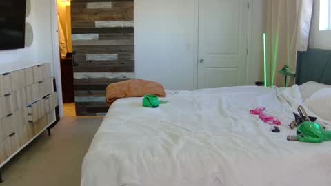 Snapshot of rach_rach chatting on 03/17/26, 09:40 Rachel Rivers online show from 03/17/26, 09:40