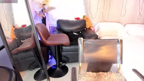 natalia  -  online show from 12/15/25, 02:05