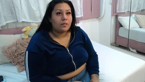 Snapshot of racheel_moore chatting on 09/22/25, 10:39 rachel online show from 09/22/25, 10:39
