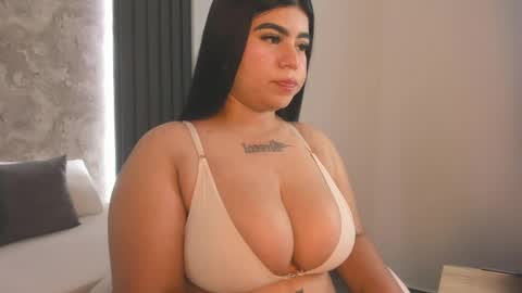 Snapshot of rachel_foxx_ chatting on 04/15/26, 02:29 R A C H E L online show from 04/15/26, 02:29